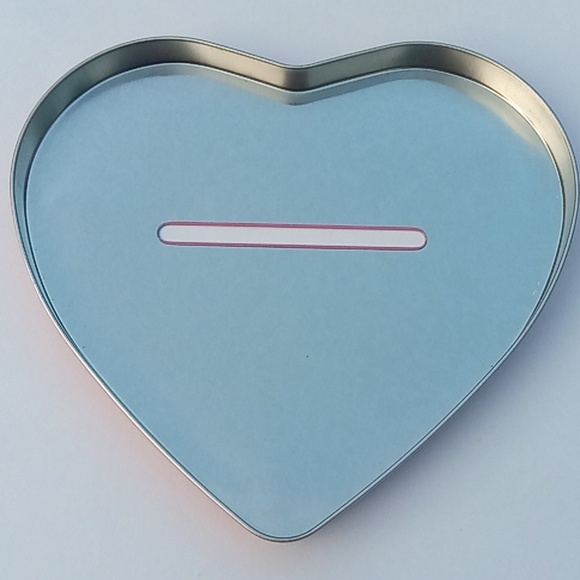 Hello Kitty Heart Shaped Tin - Picture 10 of 16